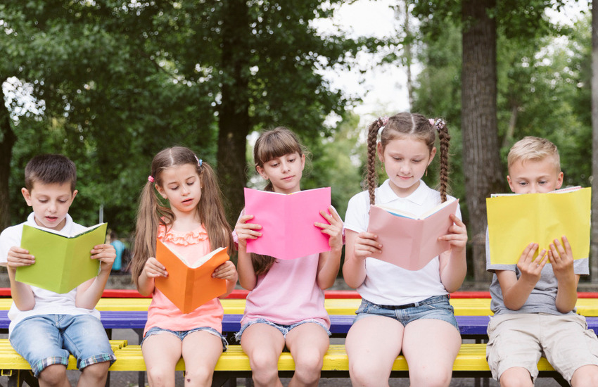 Tingkatkan Fungsi Otak, Berikut 10 Manfaat Membaca Buku
