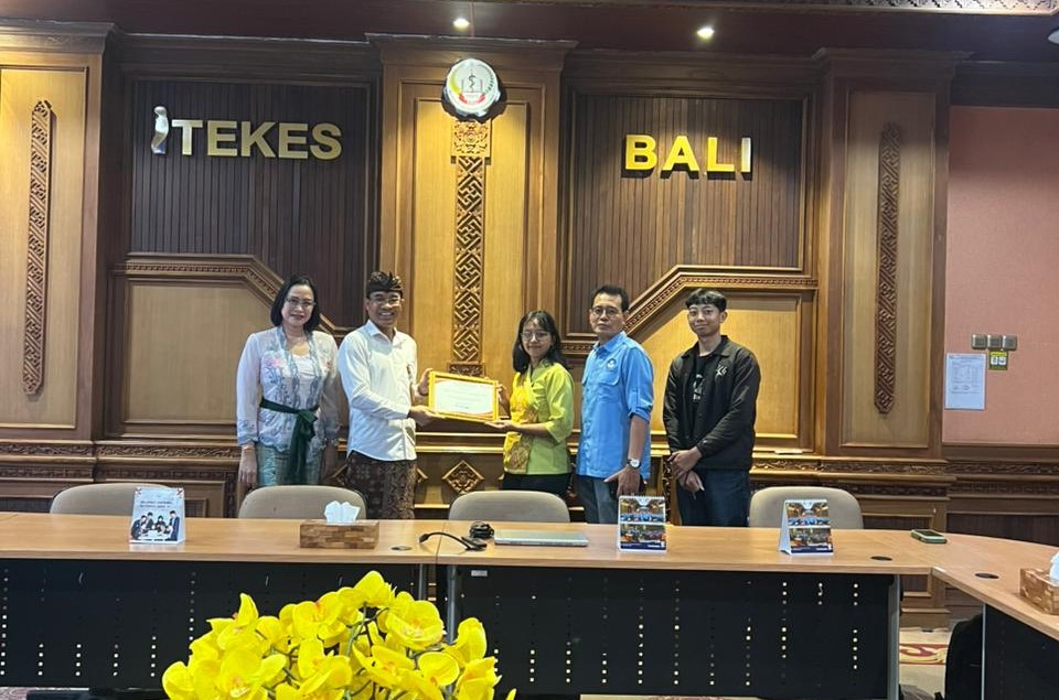 ITEKES Bali Menerima Penghargaan atas Kontribusi pada Ilmu Pengetahuan dan Peningkatan Literasi Menulis