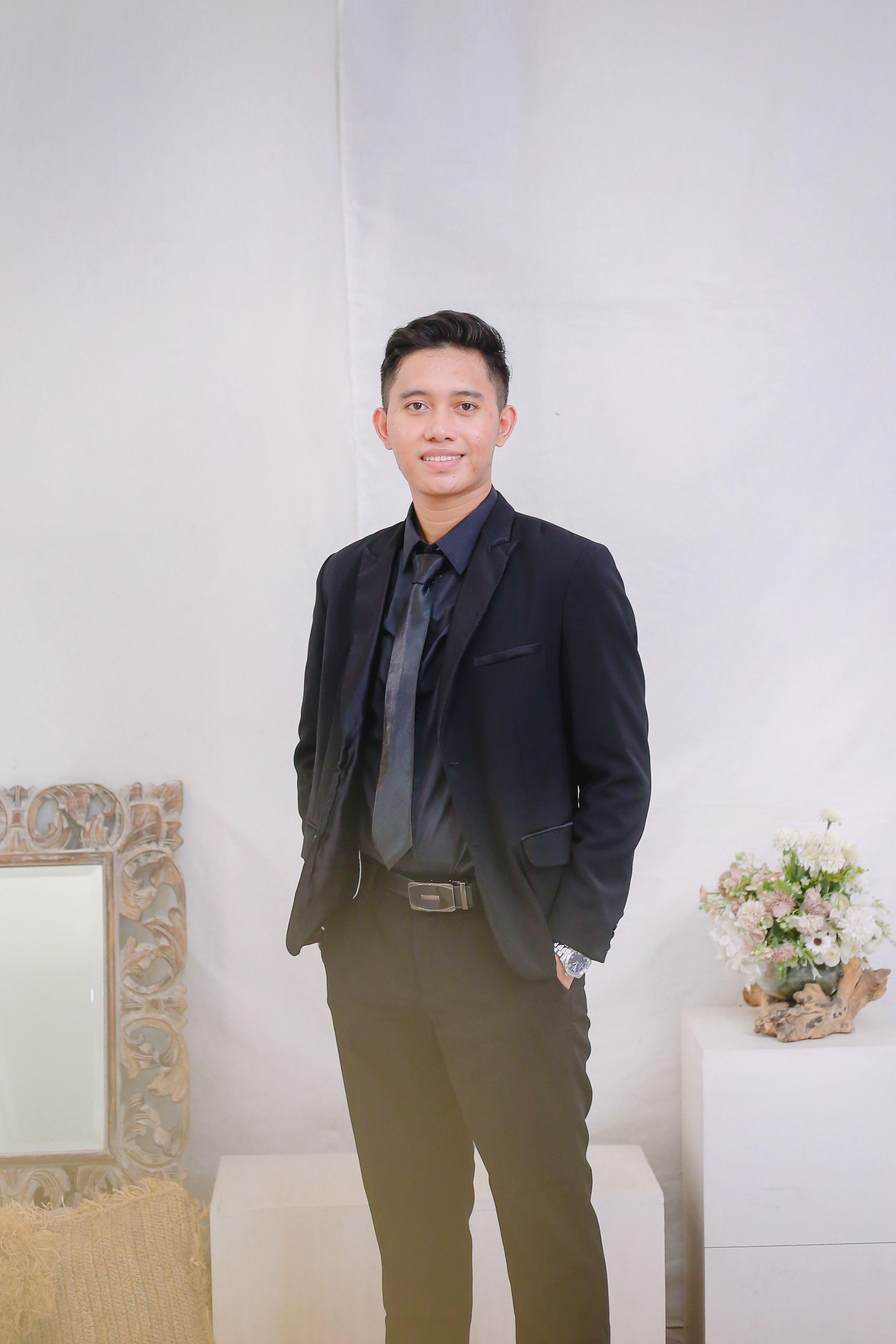 Kadek Dwiki Juliantara: Inspirasi Guru Muda Berprestasi dari Singaraja