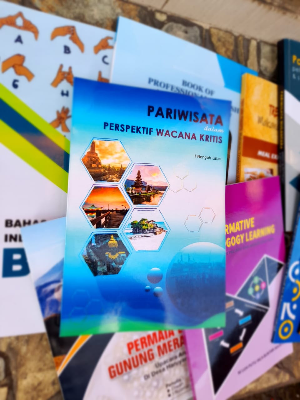 Pariwisata dalam Perspektif Wacana Kritis