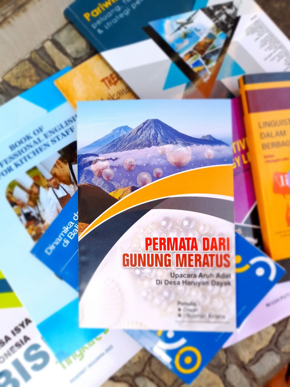 Permata dari Gunung Meratus: Upacara Aruh Adat di Desa Haruyan Dayak